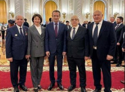 Экс-мэр Камышина Лев Алферов принимает участие во встрече Владимира Путина с доверенными лицами в Москве