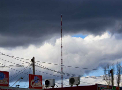 «Закройте окна»: штормовое предупреждение из-за ливней объявило МЧС в Волгоградской области