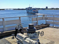 Камышанам дали надежду, что в 2026 году их «из дома» цивилизованно доставят через Волгу и обратно