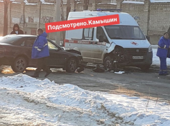 В Камышине случилось ДТП с участием машины «скорой помощи», которой водитель «Ауди» не предоставил преимущество на дороге