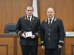 Председатель Камышинского городского суда и сразу шесть его специалисток и помощниц-дам отмечены наградами