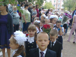 В школах Камышина прозвучали первосентябрьские звонки 
