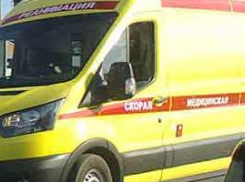 На трассе между Камышином и Волгоградом 19-летний парень не сумел «вписаться» при повороте и отправил к хирургам свою пассажирку