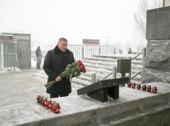 Андрей Бочаров почтил память погибших в терактах 2013 года
