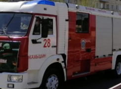 Минувшей ночью в Камышине заполыхал автомобиль