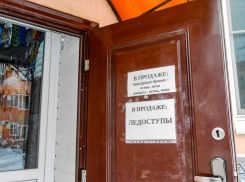 Камышане в обледеневшем городе начали раскупать ледоступы