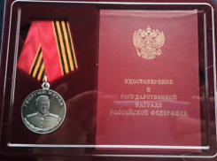 Воюющий на передовой СВО Николай Шарко их Усть-Грязнухинского сельского поселения Камышинского района награжден медалью Жукова
