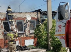 В Камышине сегодня, 4 мая, в частном доме на улице Пушкина заживо сгорел мужчина (ВИДЕО)