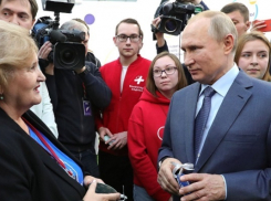«Вера Павловна, постараемся», - заверил Владимир Путин волонтера из Волжского