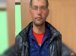 Разбойника из Камышина, под ножом забравшего выручку в сельском магазине, вычислили по следу кроссовки