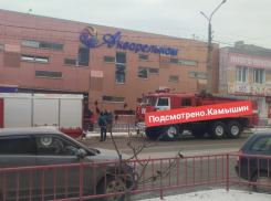 Из-за чего пожарные машины скопились у центрального рынка на улице Пролетарской в Камышине?