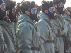 Военнослужащие бригады РХБЗ, дислоцированной в Камышине, отрабатывали навыки защиты от предполагаемого коронавируса