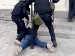 Трое кавказцев и фроловский фигурант вломились в офис предпринимателя во Фролово
