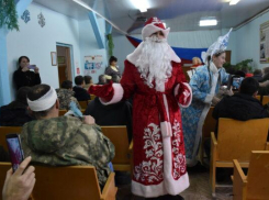 Делегация энтузиастов из Камышинского района подарила новогоднее настроение раненым бойцам в военном госпитале