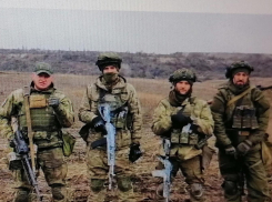 Бойцы 33-го камышинского мотострелкового полка троекратным «Ура!» поздравили камышанок с 8 марта с фронта (ВИДЕО)