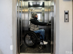 В Камышине запустили первый в Волгоградской области лифт для горожан с ограничениями по здоровью