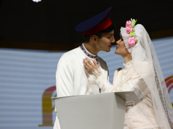 В день Волгоградской области на ВДНХ решили сыграть не постановочную, а реальную казачью свадьбу