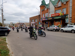 По какому случаю по Камышину промчалась колонна байкеров?