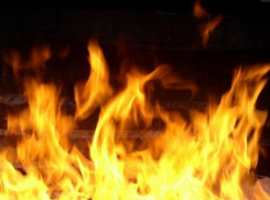 В Камышине устанавливаются причины пожара, в котором пострадало три человека