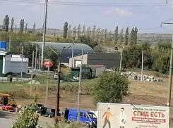 В Камышине для сезонной сельхозярмарки расчистили площадку у саратовской трассы