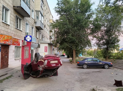 В Камышине водитель ночью опрокинул свою иномарку на улице Некрасова и отправился к хирургам 