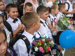 Камышане выбирают своему ребенку лучшую школу по критерию, есть или нет в ней поборы