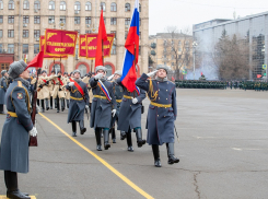 В Волгоградской области прошёл парад в честь юбилея Сталинградской победы 
