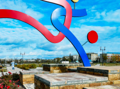 В Камышине потрескался постамент главного символа парка Текстильщиков