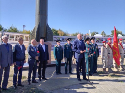 В Камышине СМИ утверждают, что на митинге выпускников военного училища спикер Владимир Пономарев озвучил идею его воссоздания