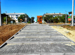 Пока на втором участке в Камышине достраивают зону отдыха, по соседству спешно открываются питейные заведения, - камышанин