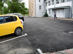 Отличный асфальт уложили у запасного входа «ДК «Текстильщик», вот такой бы на внутриквартальных проездах, во дворах многоквартирных домов и клали! - камышанка