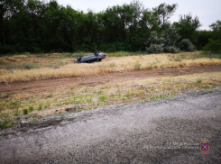 На хирургический стол попали водители, один из которых в ДТП улетел в кювет и перевернулся, а второй «нырнул» в оросительный канал