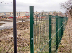 Администрация Камышина решила «влить» еще полтора миллиона в парк Текстильщиков - на забор и калитки