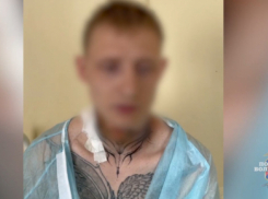 Драма перед свадьбой: гость зарезал жениха и вонзил себе нож в шею