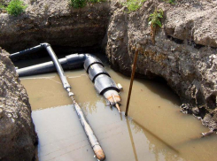 В Палласовке слесарь- «муниципал» отправился прочищать канализацию в котловане и погиб 