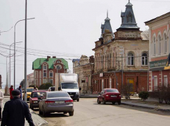 Глава Камышина Станислав Зинченко никак не может определиться со сроком завершения реконструкции улицы Октябрьской