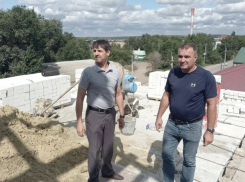 В городе Петров Вал Камышинского района восстанавливают пострадавший от взрыва газа дом