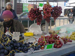 На камышинских рынках можно недорого купить лучшие местные сорта винограда