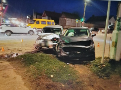 В Камышине «скорая» забрала двух пострадавших в ДТП на печально известном перекрестке «Базарова - Гагарина»