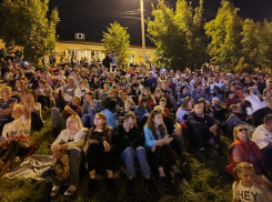 Жители Волгоградской области, чтобы справиться со стрессом, едят, спят и разговаривают с друзьями