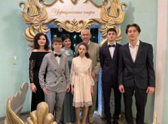 На какой бал попала дружная семья из Камышина