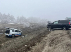 На трассе между Камышином и Волгоградом иномарки «сошлись» на встречной полосе, один из водителей в больнице