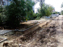 Власти Камышина начали благоустройство седьмого микрорайона, «развороченного» по ходу стройки новой школы