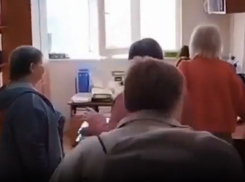 Правительство обязало главврачей камышинских поликлиник обеспечить прием камышан терапевтами в течение суток, не позже