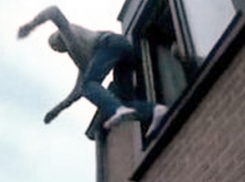 Мужчина летел из окна 4-го этажа, но остался жив, - «Блокнот Волжского»