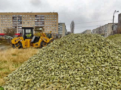 По какому случаю перекресток улиц Некрасова и Ленина в Камышине расширяется как стройплощадка?