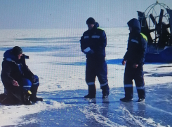 В промороженной Волгоградской области спасатели выдвинулись к рыбакам на лед в соседнем с Камышинским - Дубовском районе