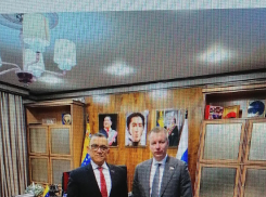 Депутат камышан в Госдуме Алексей Волоцков сфотографировался с послом Венесуэлы