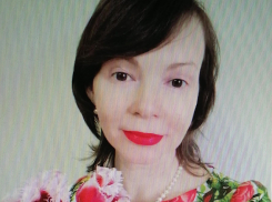«Пусть каждый холст становится окном!»: в Камышине поздравляют художницу Светлану Саблину