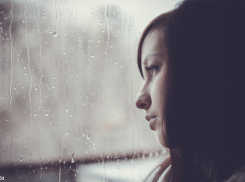 В Камышине лжебанкир выбрал объектом своей аферы 18-летнюю девушку и разжился 100 тысячами!